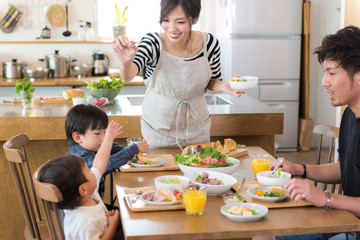 おうちの食事をおいしく楽しく 笑顔になる食事のススメ Emini エミニ